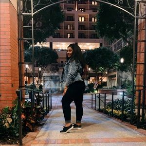Meet your Posher, Leilani